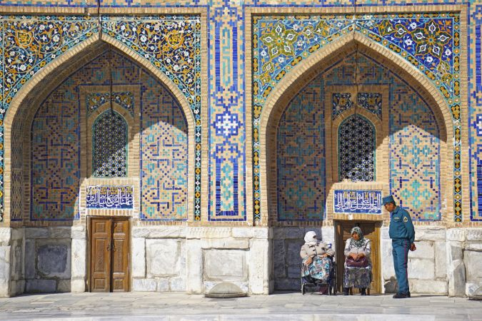 Samarkand Registan Innenhof © Diamir