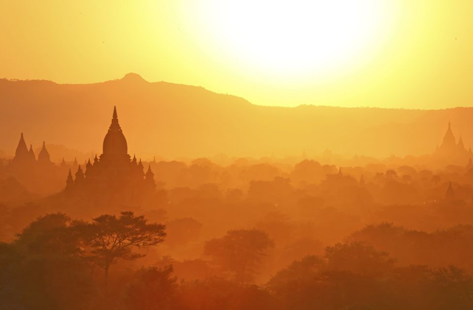 Sonnenuntergang in Bagan