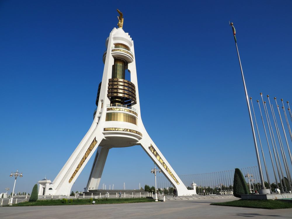 Der neue Neutralitätsbogen am Stadtrand von Ashgabat