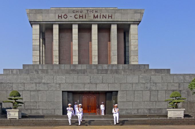 Ho-Chi-Minh-Mausoleum in Hanoi © Diamir