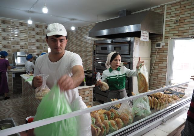 Auf dem Markt in Turkmenbashi