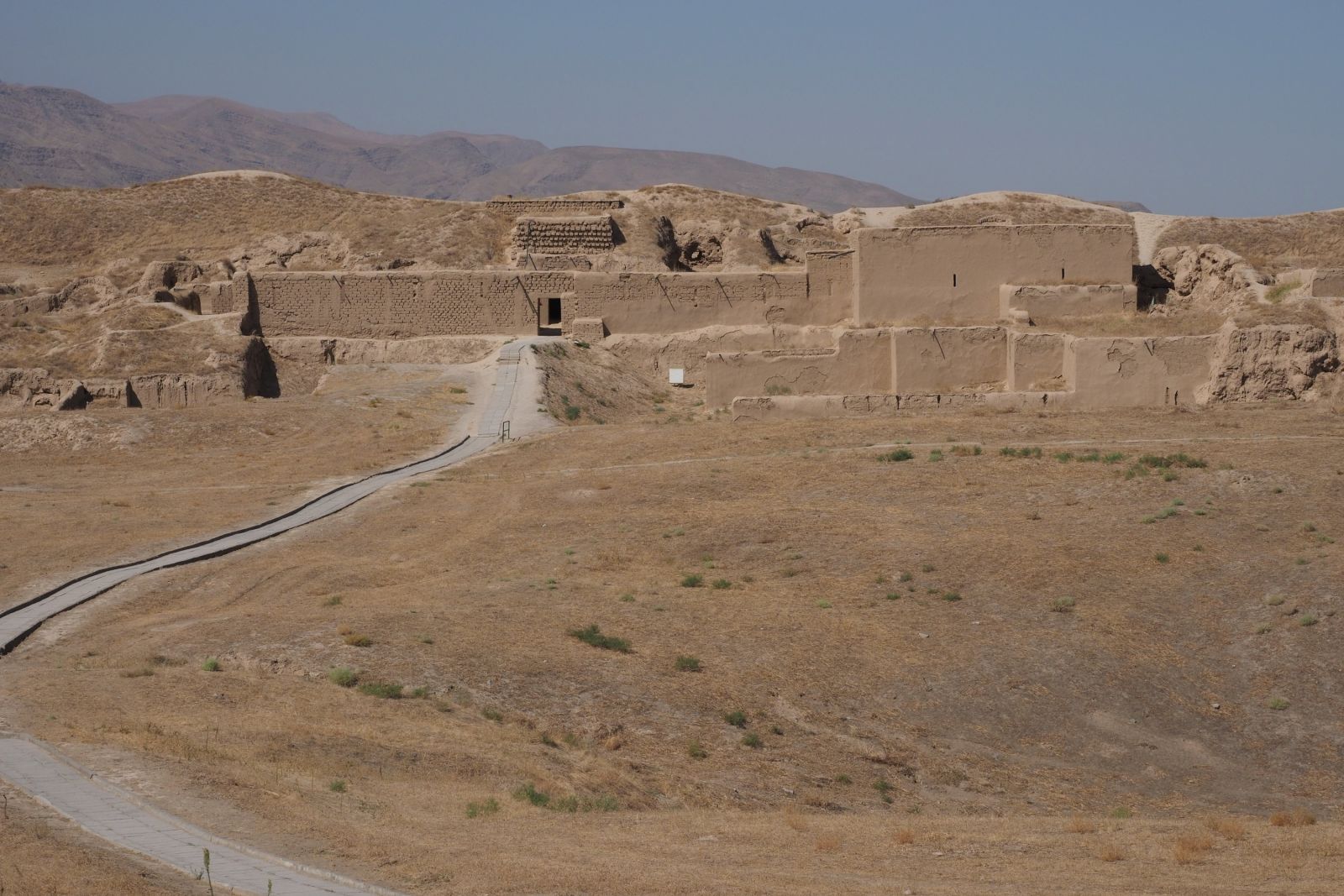Nisa – die teils wiedererichteten Reste einer über 2000 Jahre alten Residenz aus der Partherzeit