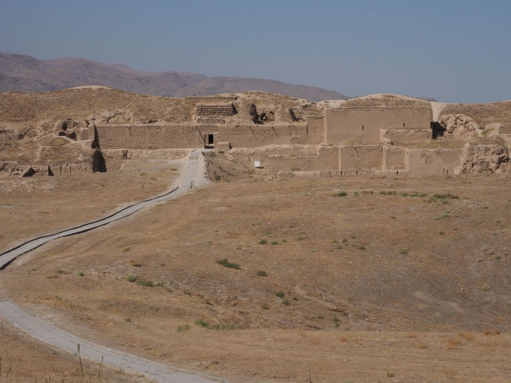  Nisa – die teils wiedererichteten Reste einer über 2000 Jahre alten Residenz aus der Partherzeit