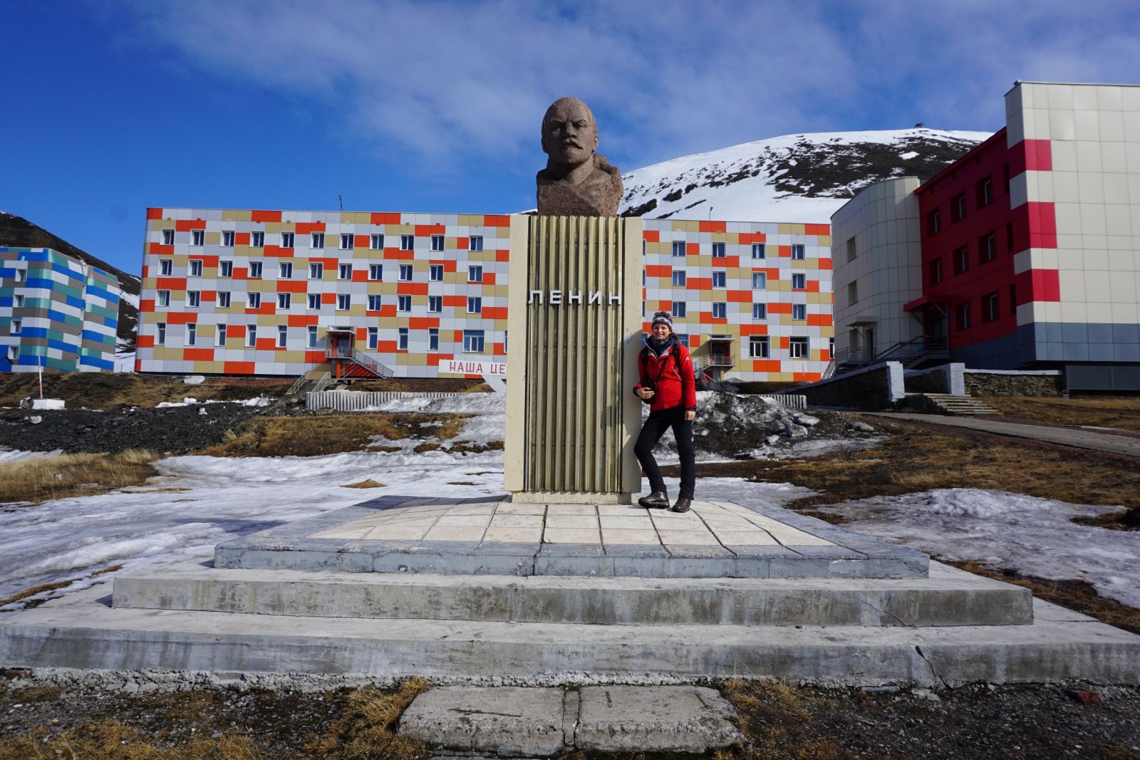 An der Lenin-Büste in Barentsburg