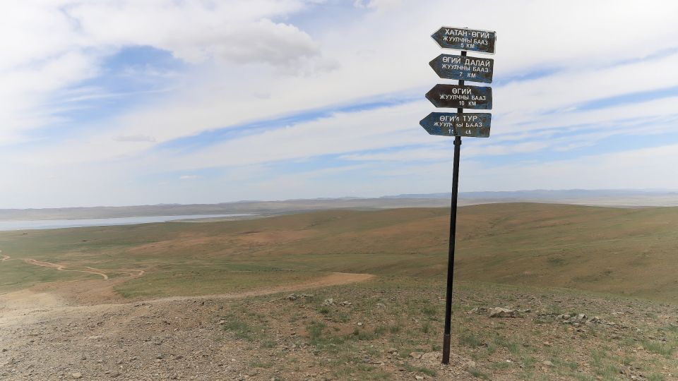 Wegweiser – eher eine Seltenheit in der Mongolei