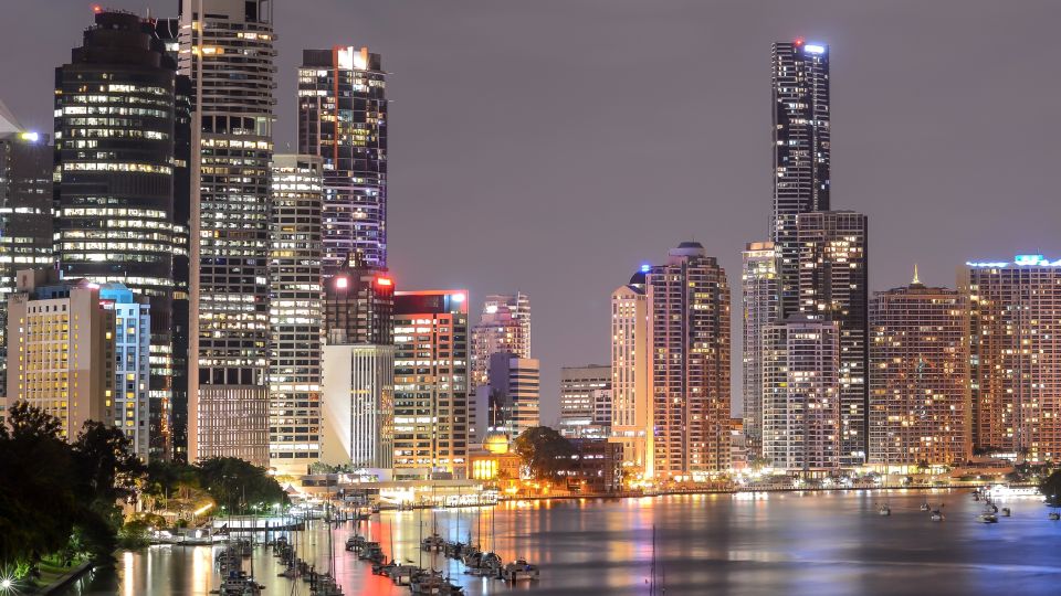 Brisbanes Skyline im Abendlicht