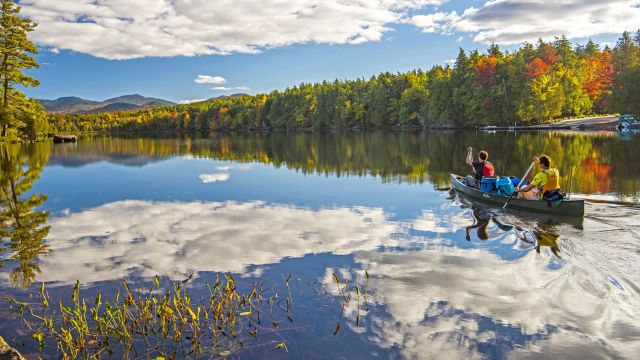 Kanu auf einem der Saranac-Seen, Adirondacks