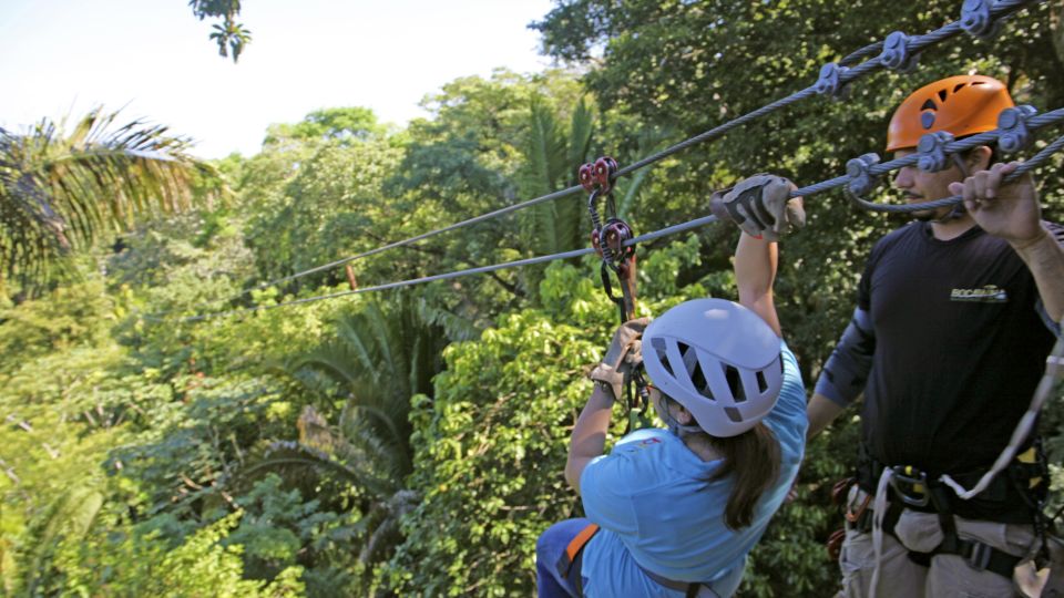 Ziplining – abenteuerlicher Familienspaß im Regenwald von Belize.