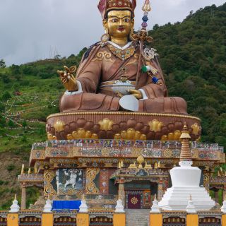 Statue von Guru Rinpoche in Tangmachhu