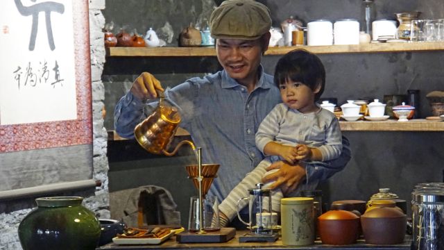 Geruhsames, familiengeführtes Teehaus im Zentrum von Hanoi