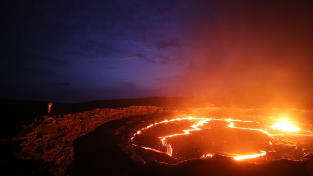 Am Kraterrand des Erta-Ale-Vulkans