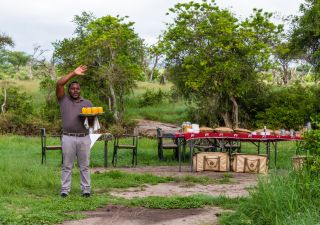 Frühstück als Abschluss der Fußsafari in der Grumeti Wildlife