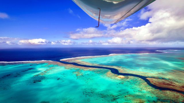 Blick auf eine wunderschöne Lagune Neukaledoniens