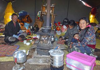 Nomadenfamilie bei Jangothang