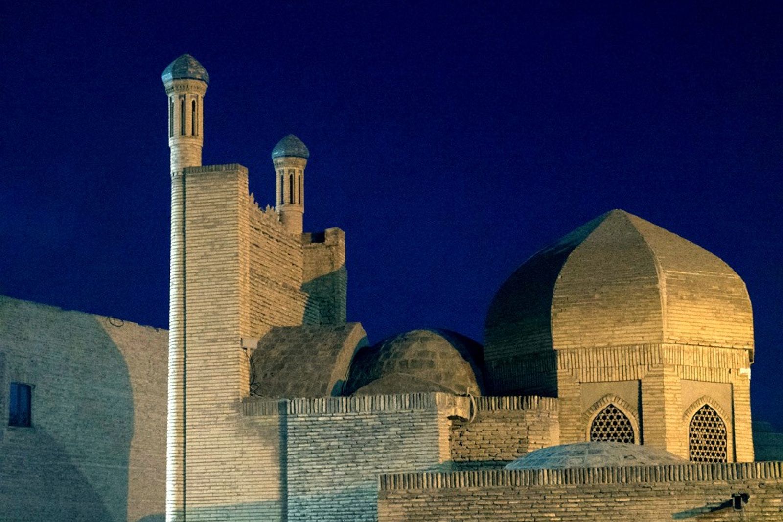 Mausoleum bei Nacht