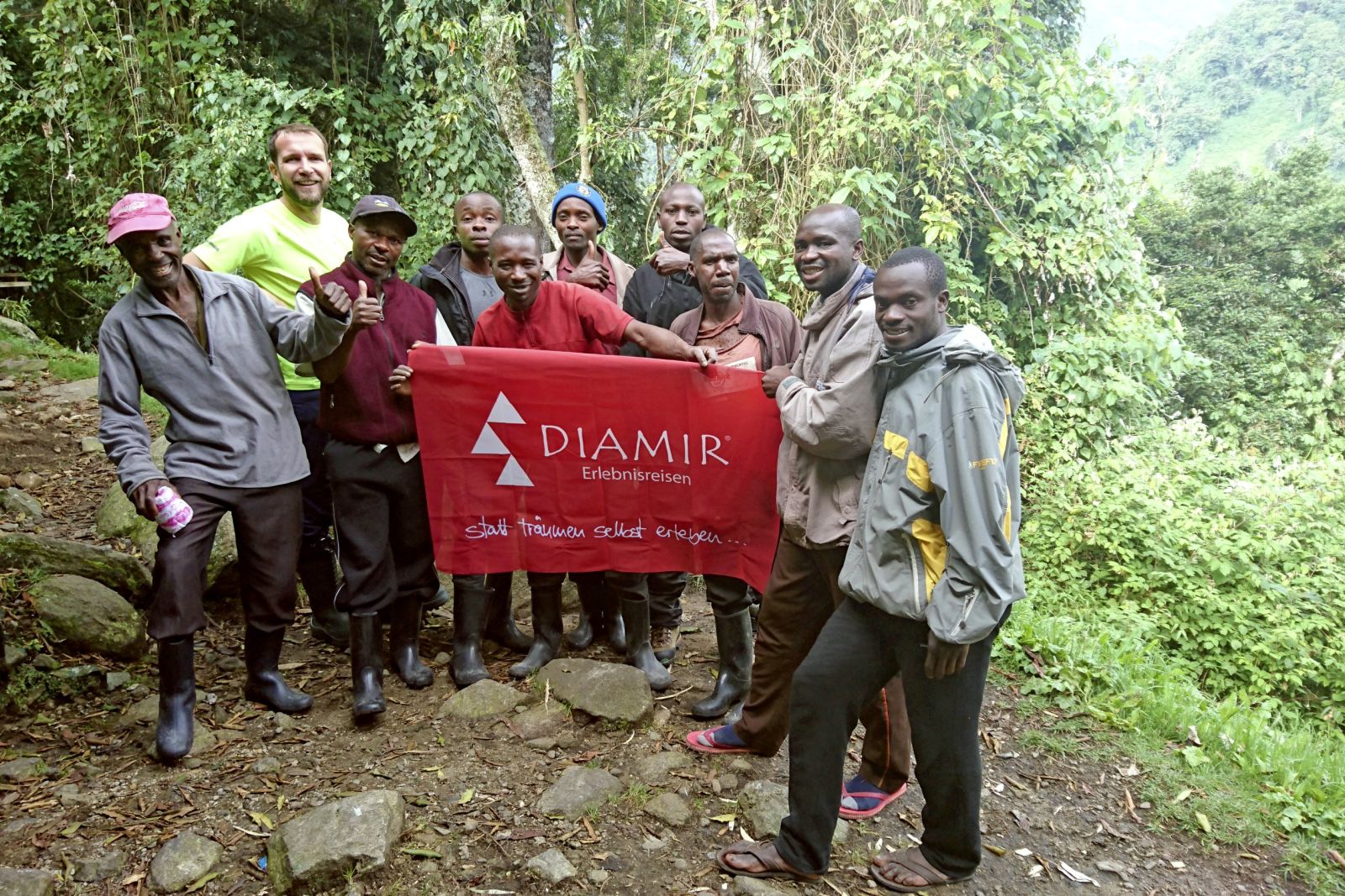 Uwe und sein Team aus erfahrenen Guides und fleißigen Helfern im Ruwenzori-Gebirge