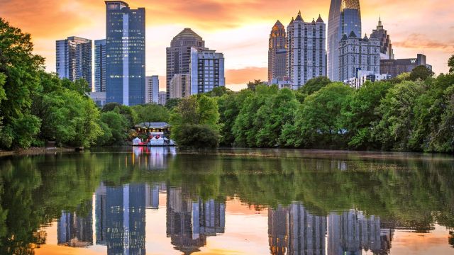 Skyline von Atlanta Midtown bei Sonneuntergang, Georgia