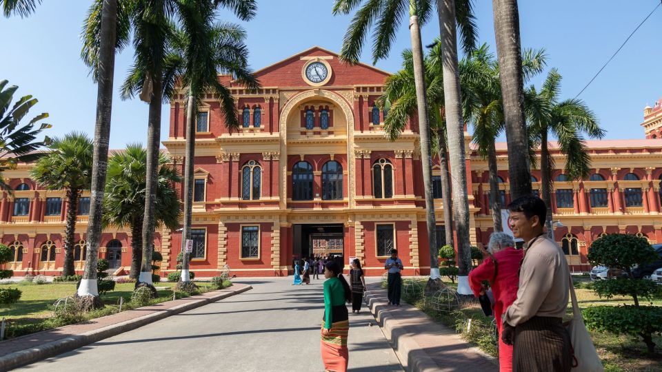 Das Sekretariat ist der Prototyp eines Kolonialbaus in Yangon.