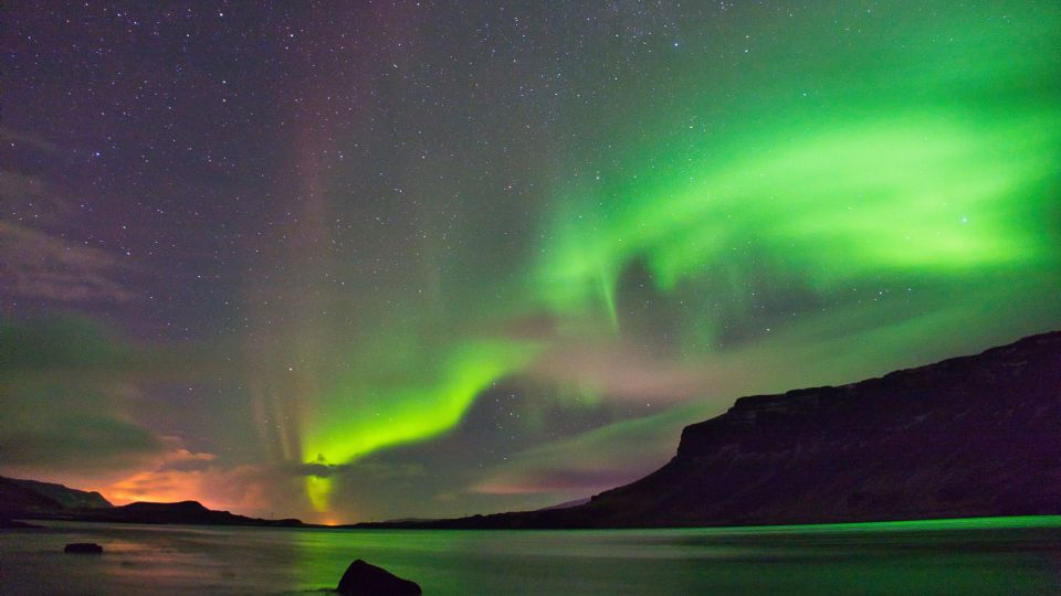 Aurora Borealis im Fjord