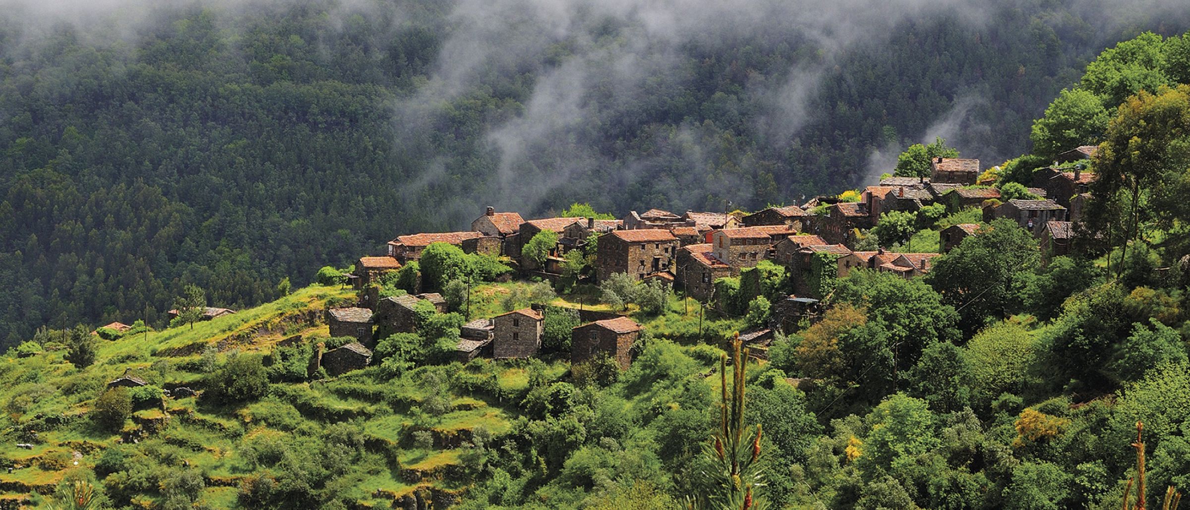 Blick über das Dorf Talasnal, Serra da Lousa