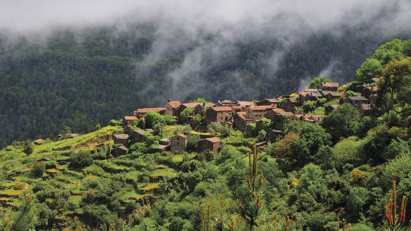 Blick über das Dorf Talasnal, Serra da Lousa