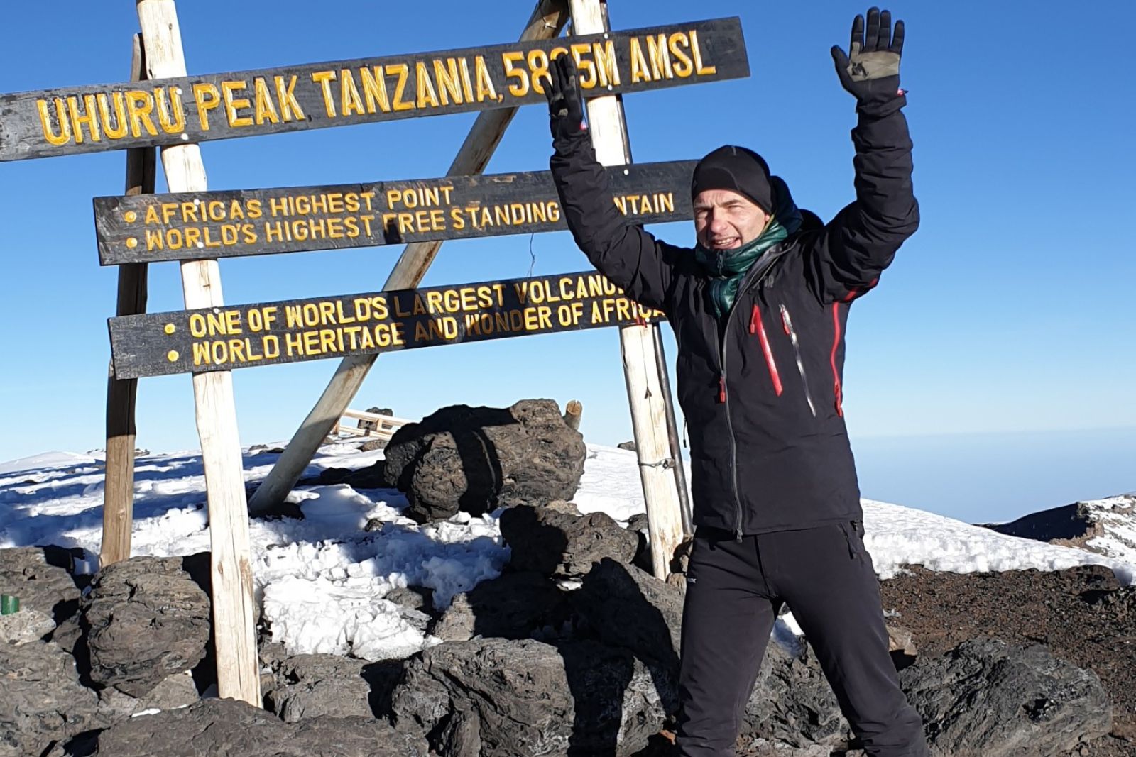 Auf dem Gipfel des Kilimanjaro, Uhuru Peak (5895 m)
