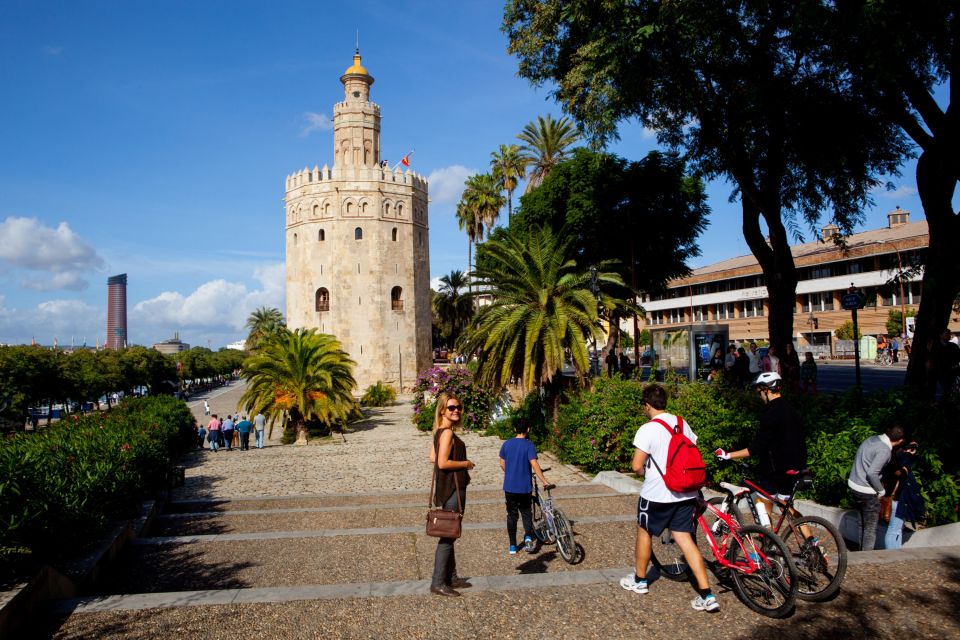 Torre de Oro, der Goldturm, am Ufer des Guadalquivir, Sevilla