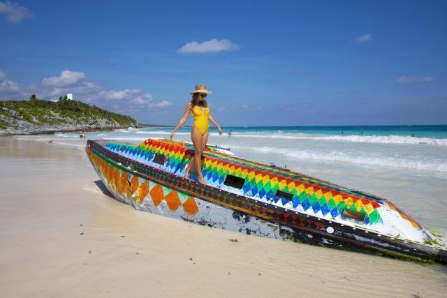 Auch am Strand von Mexiko geht es farbenfroh zu