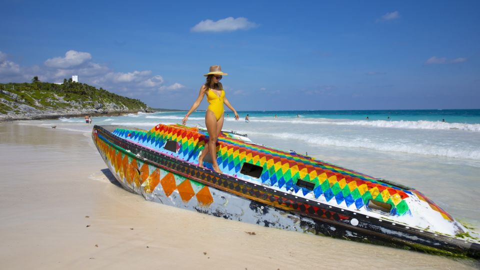 Auch am Strand von Mexiko geht es farbenfroh zu