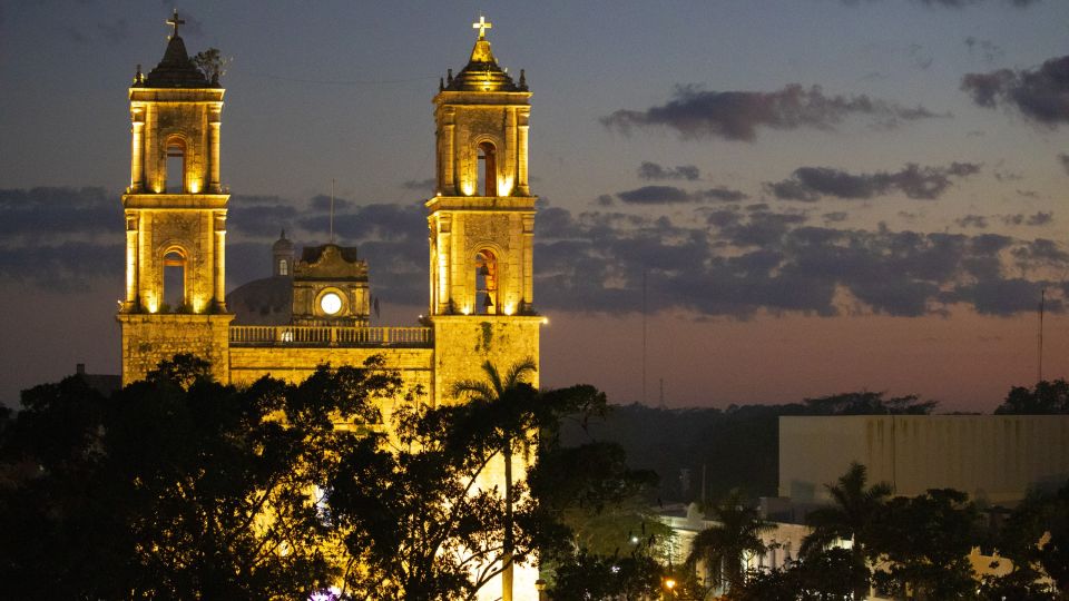 Die Kathedrale von San Gervasio im Abendlicht, Valladolid (Mexiko)