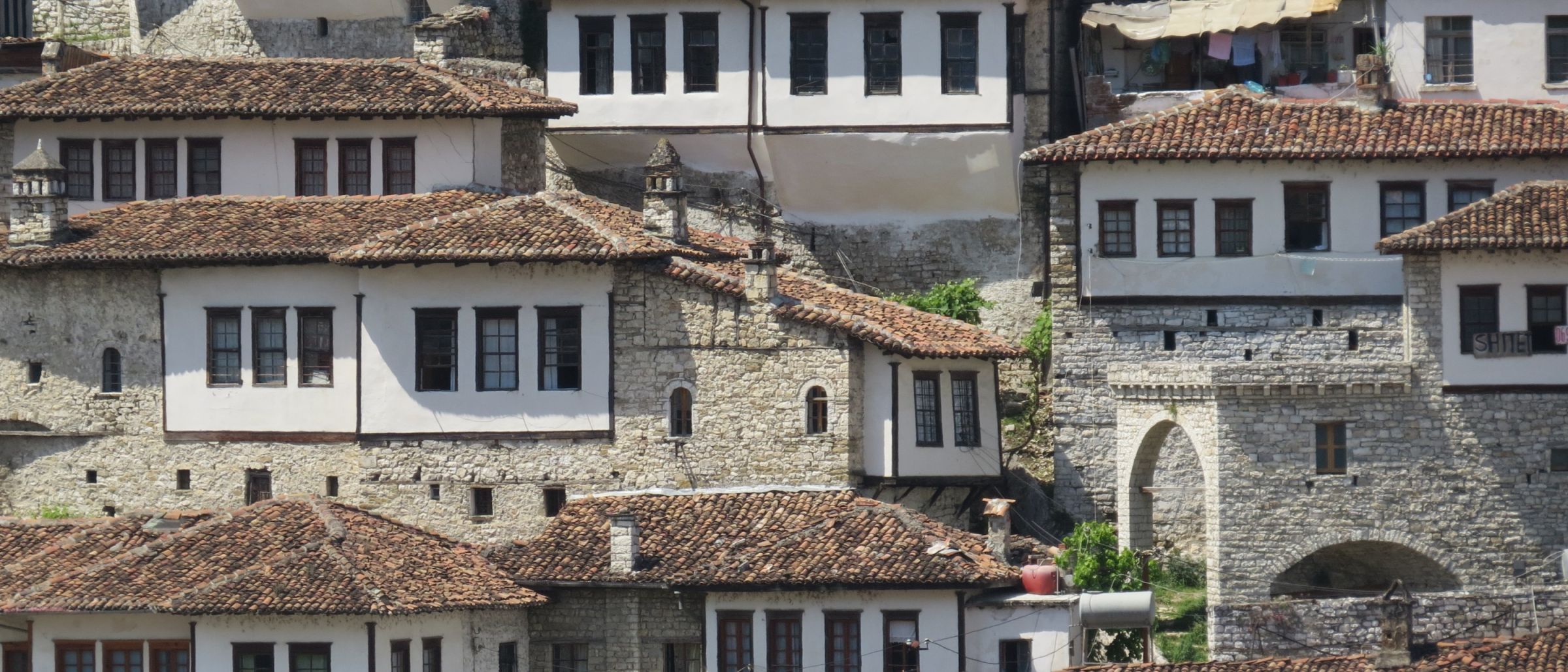 Typische Bruchsteinarchitektur in den Bergen Albaniens