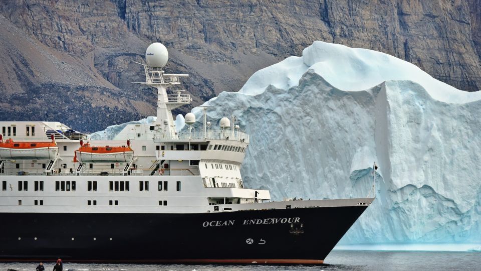 Die MS Ocean Endeavour auf Fahrt durch die Nord-West-Passage