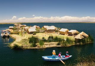 Schwimmende Inseln der Uros auf dem Titicacasee