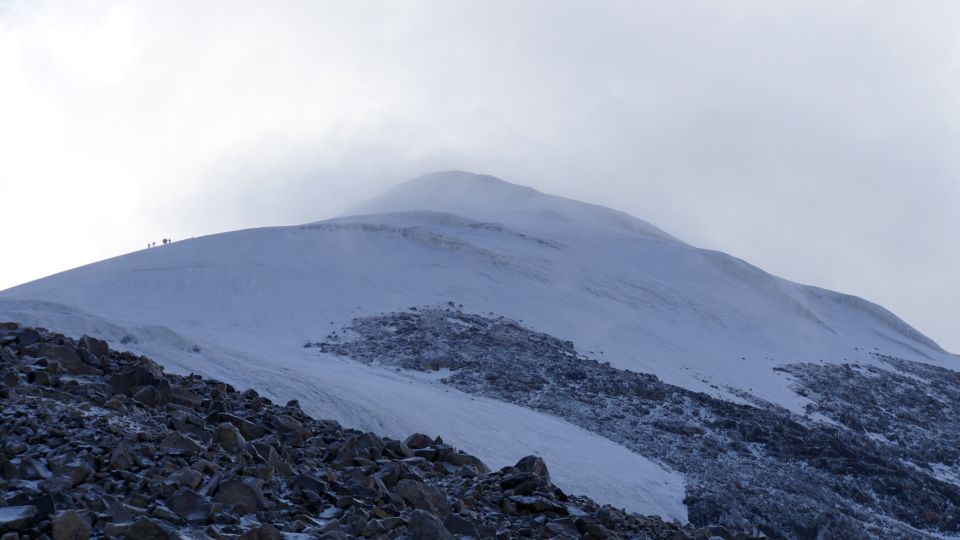 Der Gipfel des Ararat ist bereits zum Greifen nah
