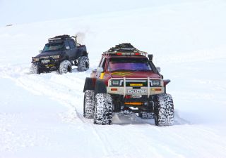 Geländewagen im Winter auf Kamtschatka