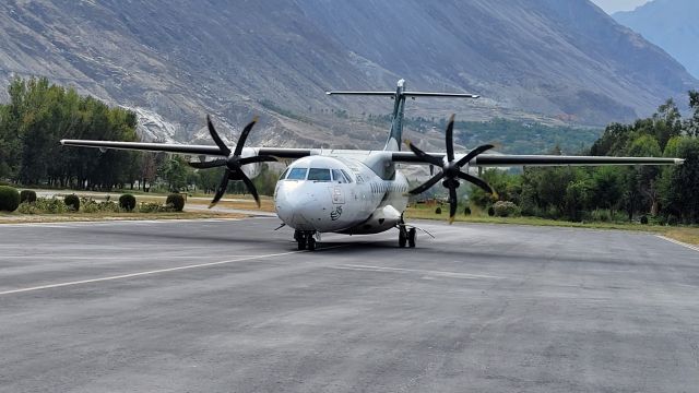 Flugzeug der PIA in Gilgit