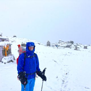 Plötzlicher und intensiver Schneefall auf dem Weg zum Kongma-La-Pass