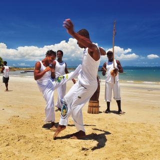 Capoeira-Vorführung am Strand