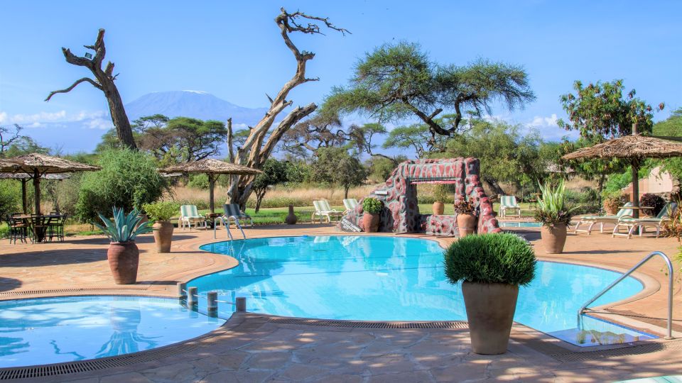 Der Pool mit Blick auf den Kilimanjaro