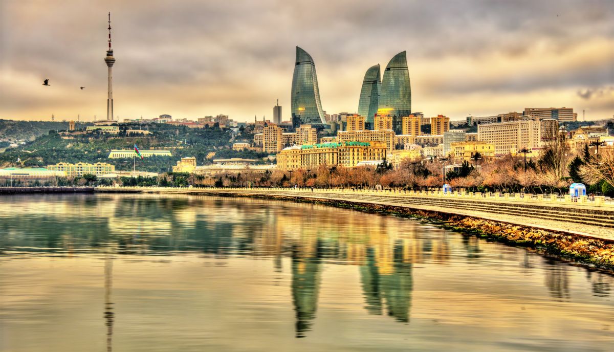 Blick auf Baku am Kaspischen Meer