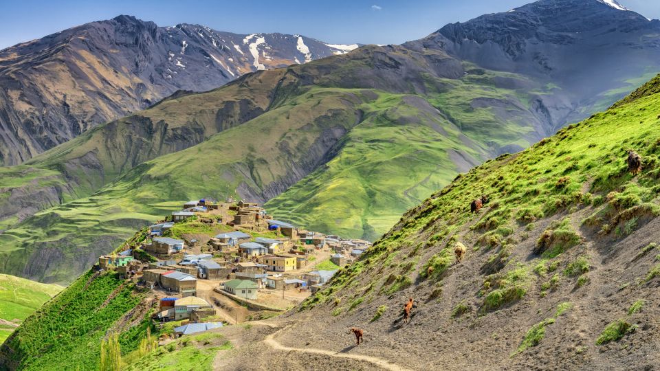 Berge im Norden Aserbaidschans bei Quba im Dorf Khinaluq