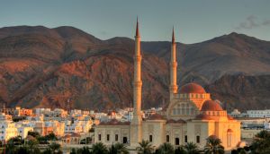 Moschee mit zwei Minaretten in Muskat, Oman