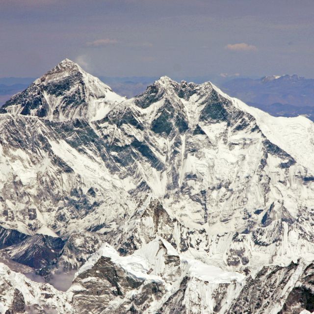 Blick aus dem Flugzeug auf den Mount Everest (8848 m)