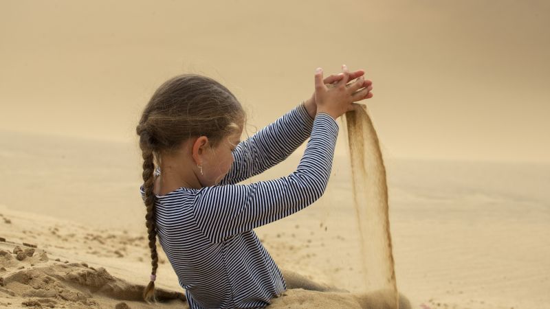 Kinder – Sandkasten in der Wüste am Sandwich Harbour
