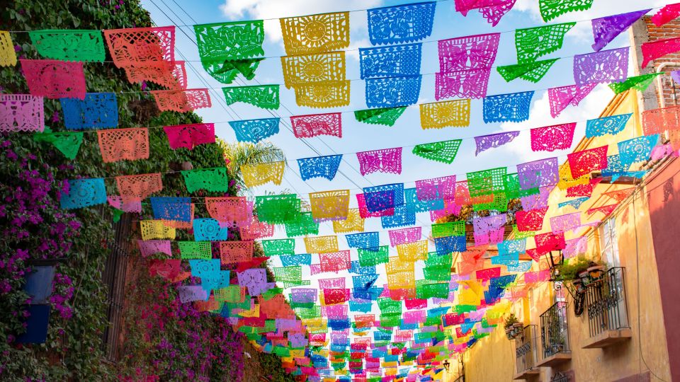 Buntgeschmückte Straßen in Guanajuato bewundern