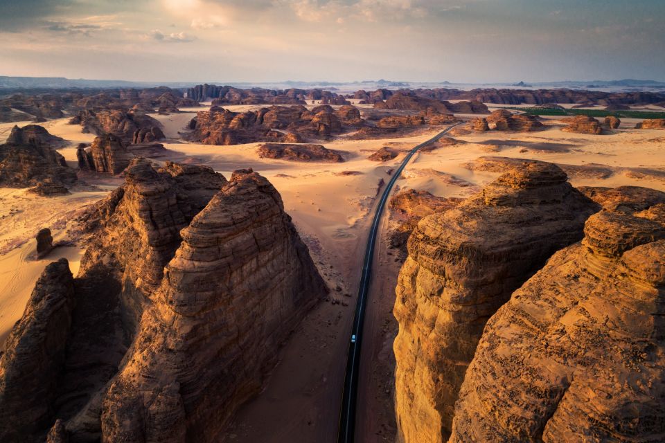 Unterwegs durch die Wüstenlandschaft in Saudi-Arabien