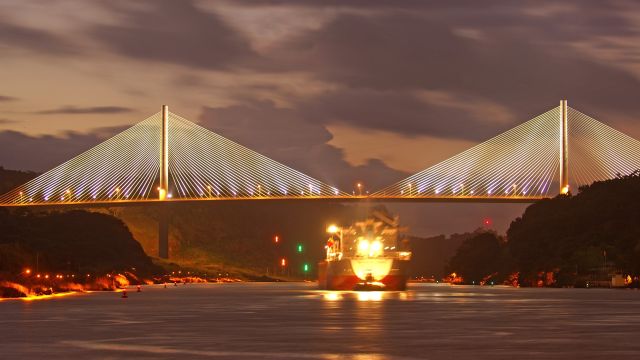 Centenario-Brücke bei Nacht