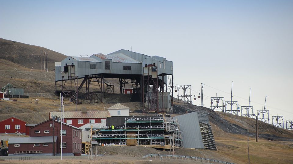 In Longyearbyen ist die Kohle-Vergangenheit noch allgegenwärtig