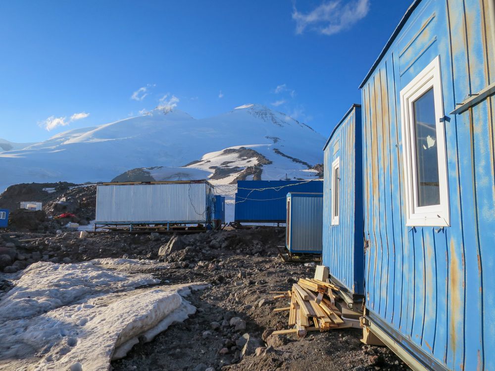 Container-Lager am Elbrus