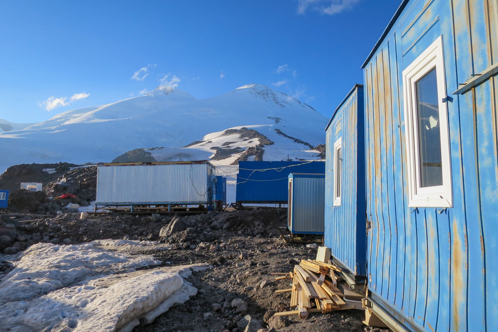 Container-Lager am Elbrus